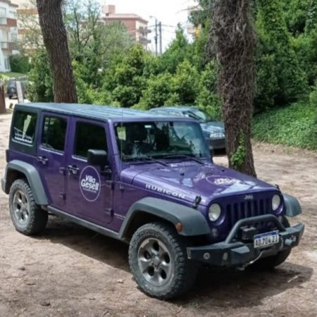 ENTREGA DE UN VEHÍCULO DE LA MARCA JEEP PARA PROMOCIÓN TURÍSTICA DE VILLA GESELL