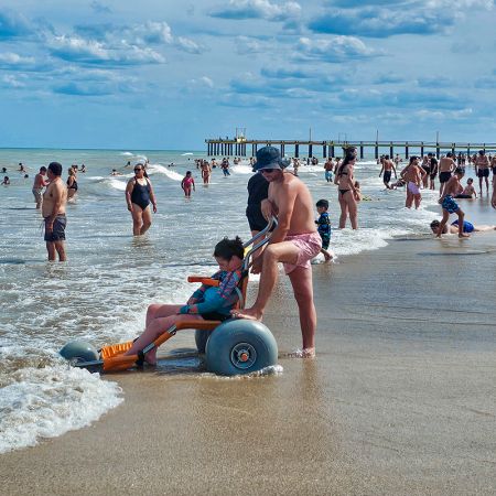 Villa Gesell se consolida como destino inclusivo: 15 balnearios integran el programa &ldquo;Playas Accesibles&rdquo;